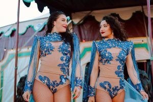 La preparación física y artística de las Hermanas Raluy antes de salir a pista