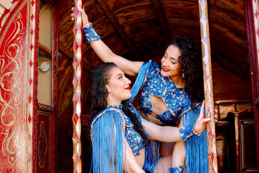 Kimberley y Jillian, las hermanas Raluy. Foto de magolefotoestudio